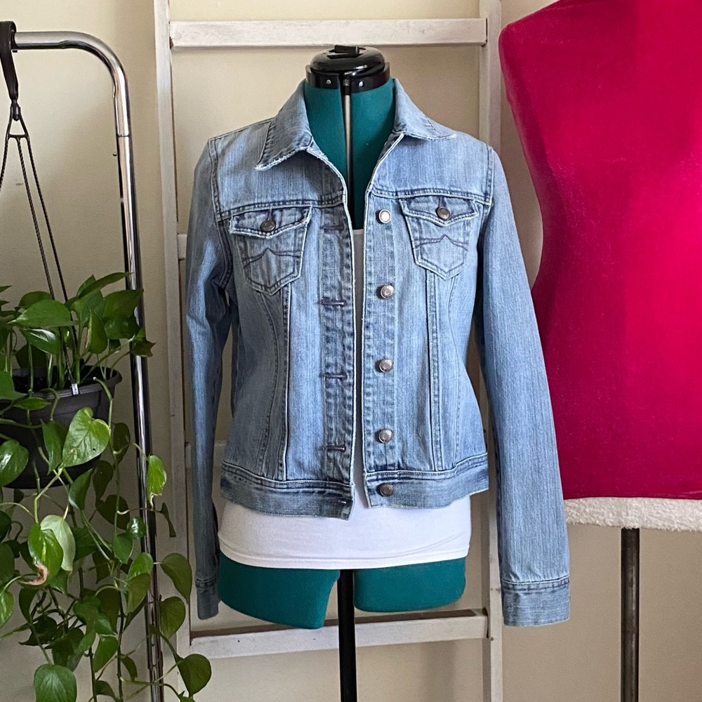 Old Navy light wash denim jacket size Small